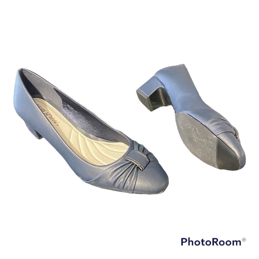 NWOT East Street Navy Pump round toe block heels | Size 8 1/2